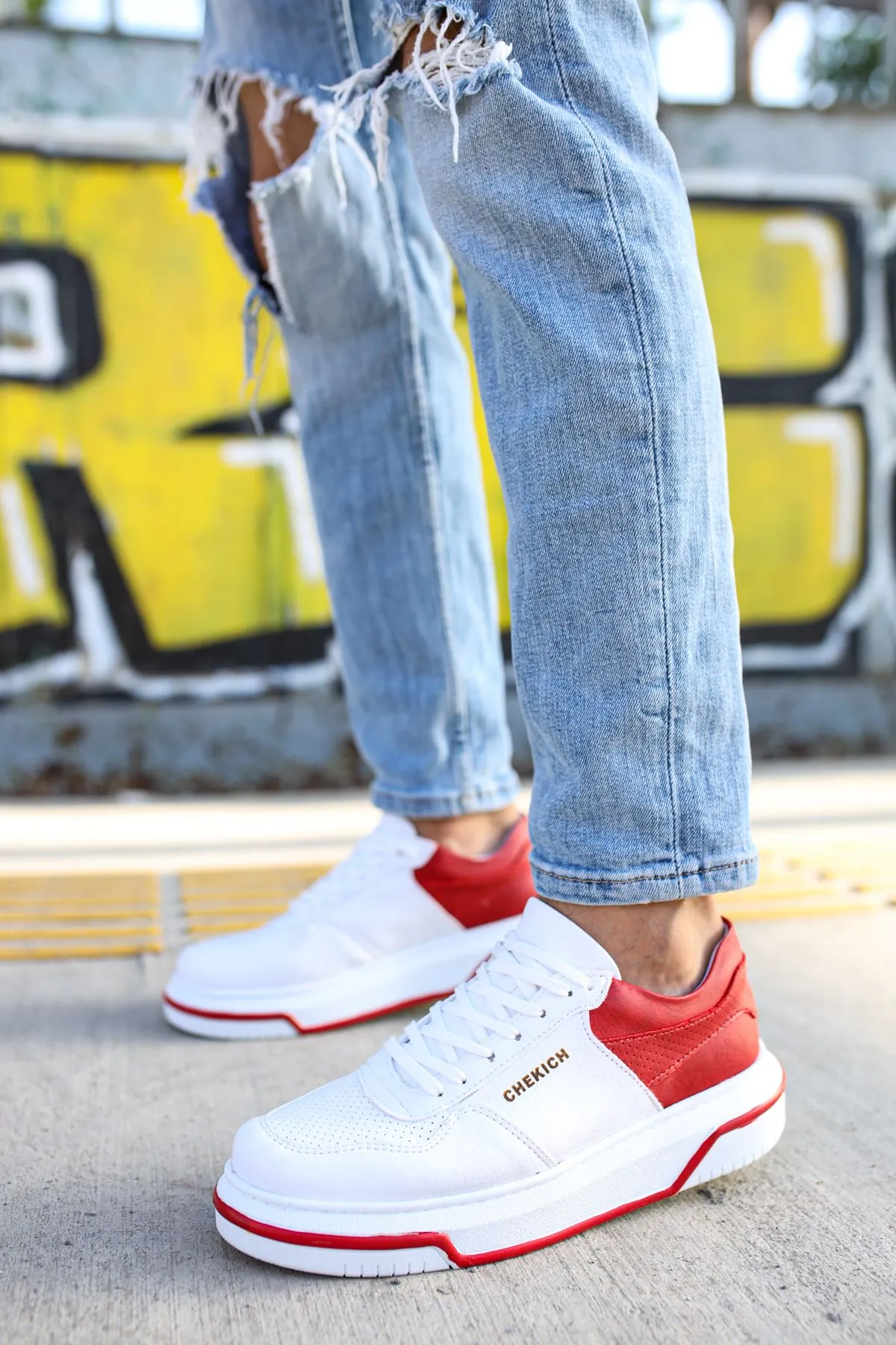 Red White Sneaker CH075